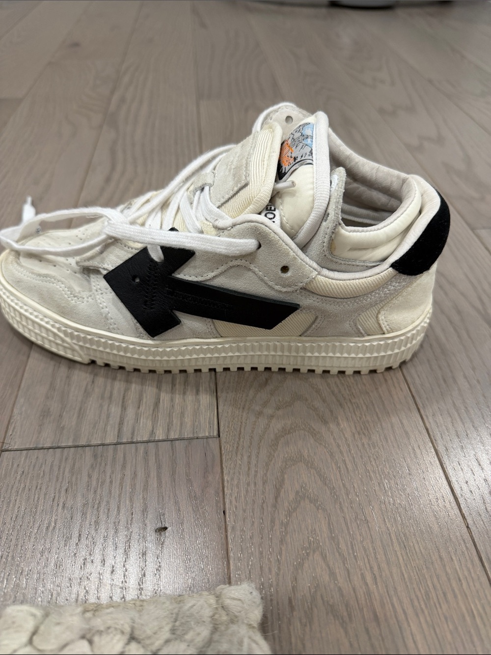 Off-White Kids Cream and Black Arrow Sneaker